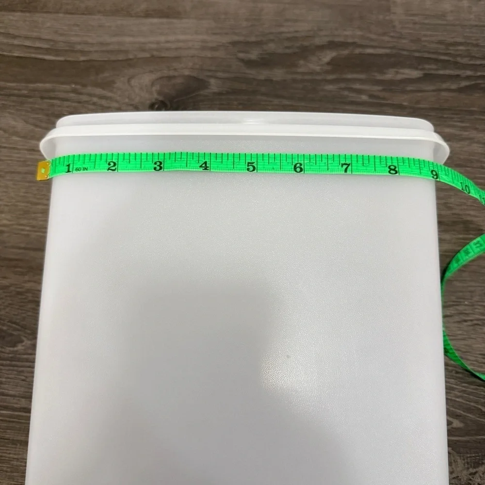 Vintage Tupperware 1588-2 Large Cereal Keeper with Green Lid